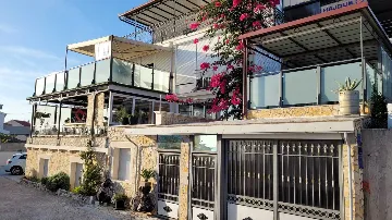 Sea View Apartment in Okrug Gornji for 4 Guests