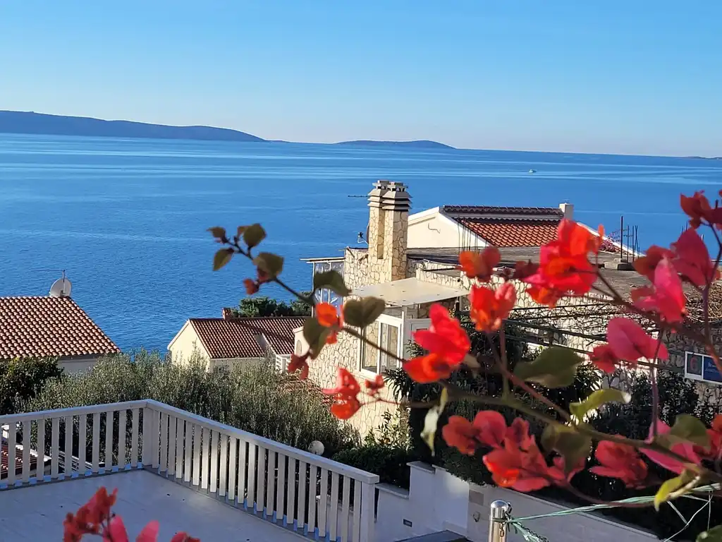 Sea View Apartment in Okrug Gornji for 4 Guests