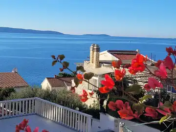 Sea View Apartment in Okrug Gornji for 4 Guests