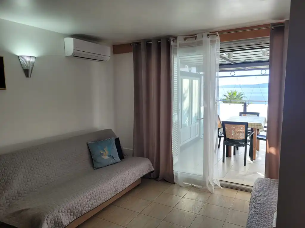 Sea View Apartment in Okrug Gornji for 4 Guests