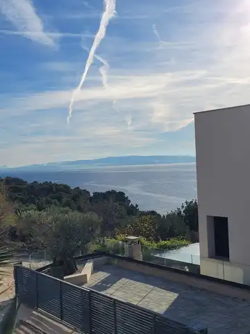 Sea View Apartment in Okrug Gornji for 4 Guests