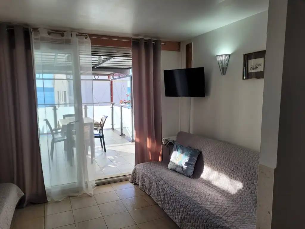Sea View Apartment in Okrug Gornji for 4 Guests