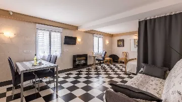 Partial Sea View Studio in Okrug Gornji