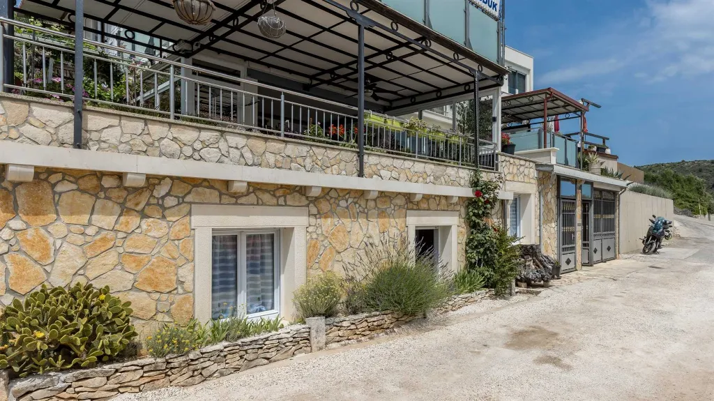 Partial Sea View Studio in Okrug Gornji