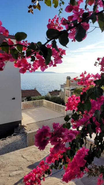 Partial Sea View Studio in Okrug Gornji