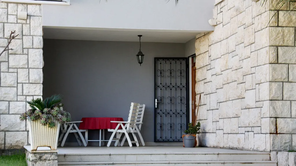 Holiday House for 10 Guests in Okrug Gornji