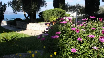 Holiday House for 10 Guests in Okrug Gornji