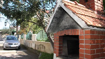 Holiday House for 10 Guests in Okrug Gornji