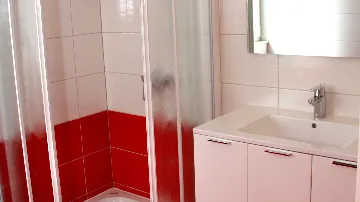 Holiday House for 10 Guests in Okrug Gornji