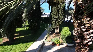 Holiday House for 10 Guests in Okrug Gornji