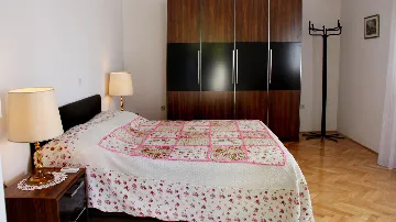 Holiday House for 10 Guests in Okrug Gornji