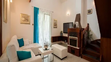 Four-Bedroom Villa with Pool in Okrug Gornji