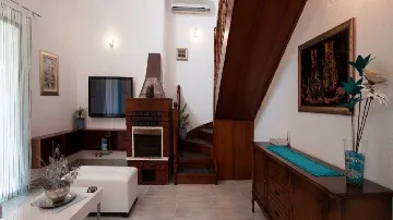 Four-Bedroom Villa with Pool in Okrug Gornji