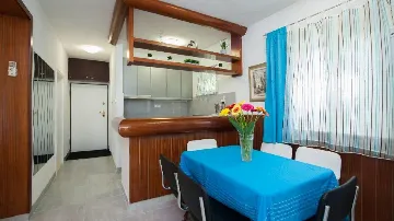 Four-Bedroom Villa with Pool in Okrug Gornji