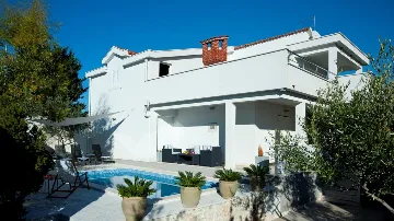 Four-Bedroom Villa with Pool in Okrug Gornji