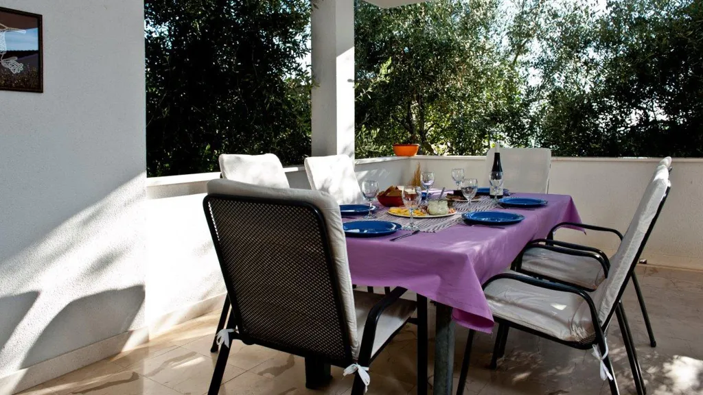 Four-Bedroom Villa with Pool in Okrug Gornji