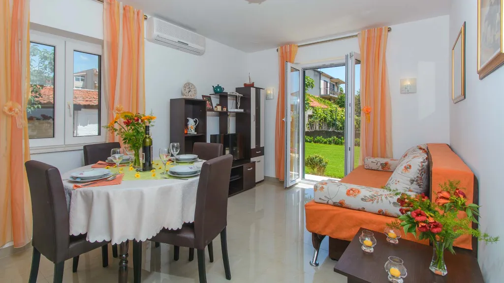 Holiday House in Trogir for 5 Guests