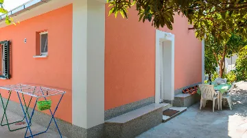 Holiday House in Trogir for 5 Guests