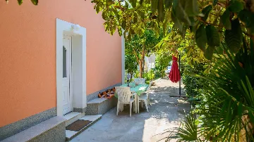 Holiday House in Trogir for 5 Guests