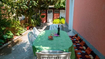 Holiday House in Trogir for 5 Guests