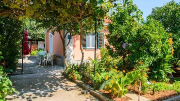 Holiday House in Trogir for 5 Guests