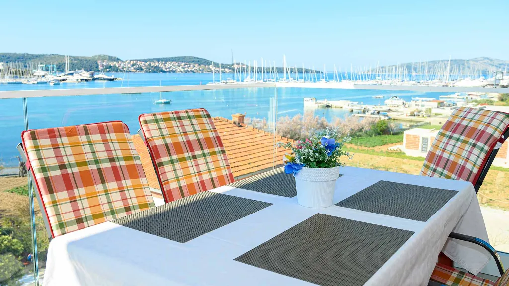 Sea View Apartment in Seget Donji
