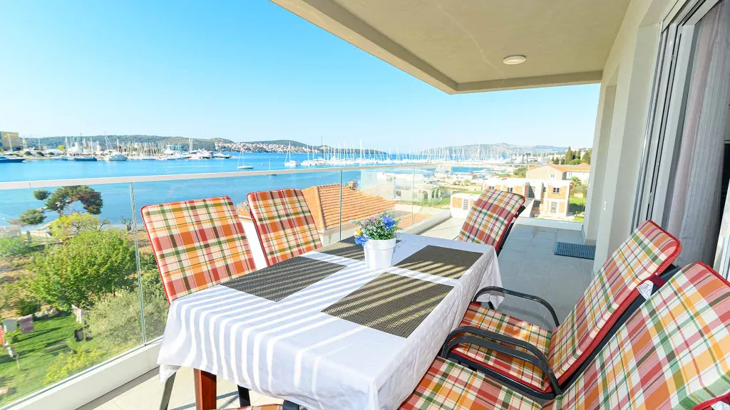 Sea View Apartment in Seget Donji