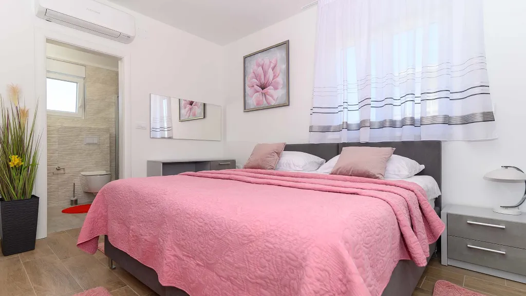 Sea View Apartment in Seget Donji