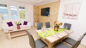 Pool Villa in Mastrinka, Trogir for 10 Guests