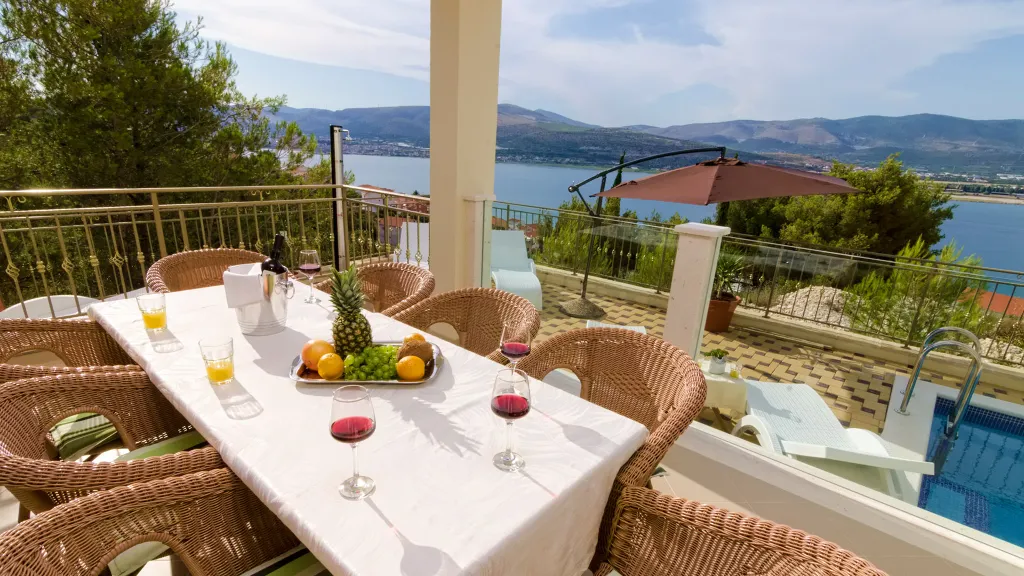 Pool Villa in Mastrinka, Trogir for 10 Guests