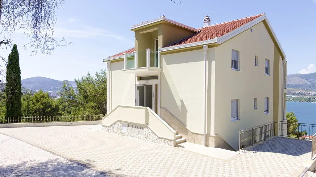 Pool Villa in Mastrinka, Trogir for 10 Guests