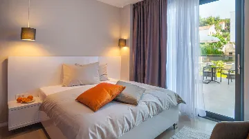 Villa in Okrug Gornji for 11 Guests