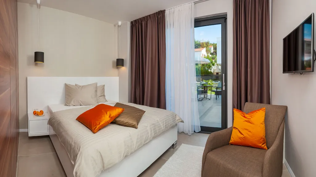 Villa in Okrug Gornji for 11 Guests
