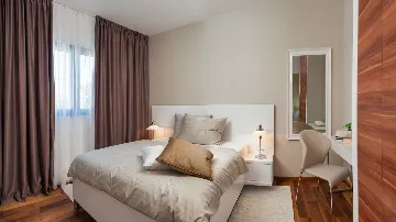 Villa in Okrug Gornji for 11 Guests