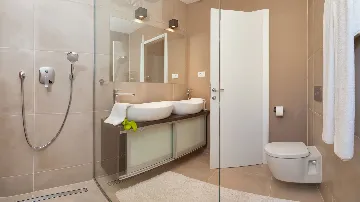 Villa in Okrug Gornji for 11 Guests