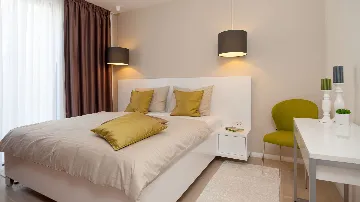 Villa in Okrug Gornji for 11 Guests