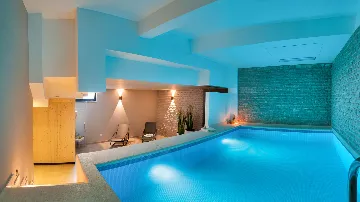 Villa in Okrug Gornji for 11 Guests