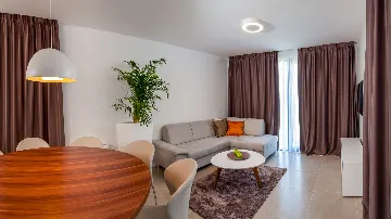 Villa in Okrug Gornji for 11 Guests