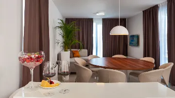 Villa in Okrug Gornji for 11 Guests