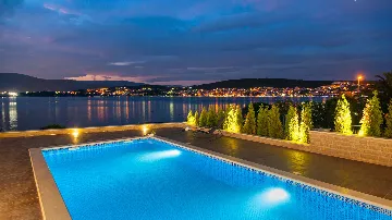 Villa in Okrug Gornji for 11 Guests