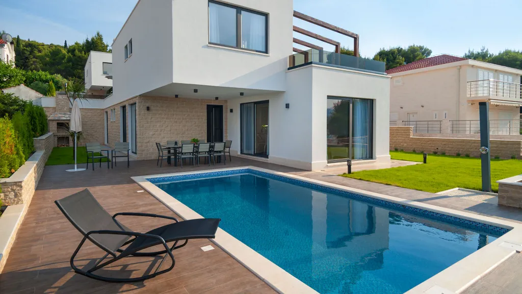 Villa in Okrug Gornji for 11 Guests