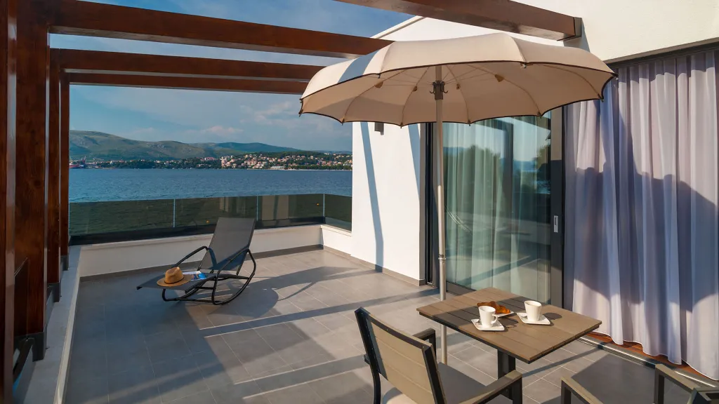 Villa in Okrug Gornji for 11 Guests
