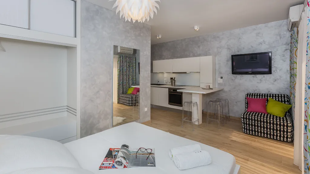 Studio for 3 Guests with Shared Pool in Trogir