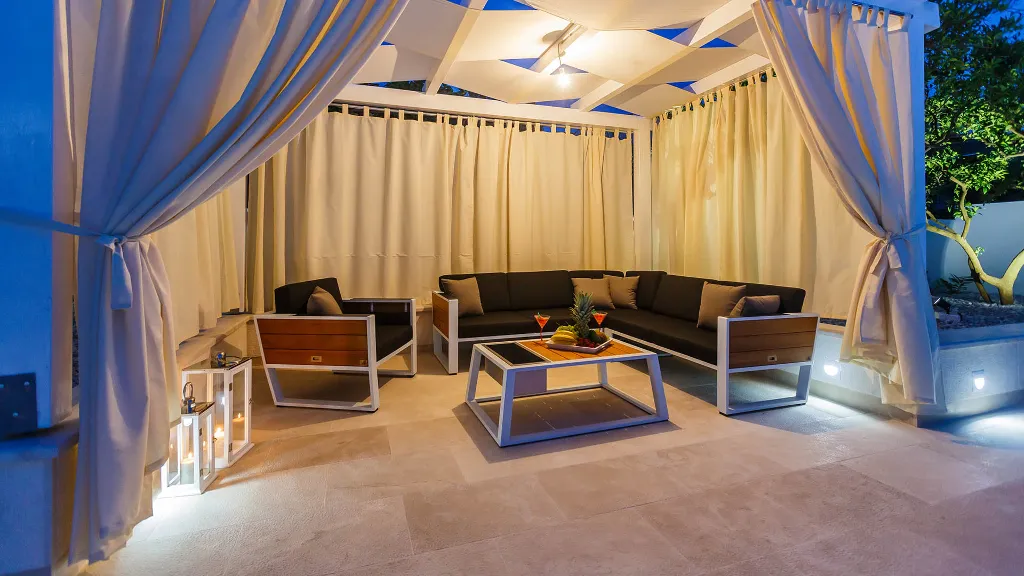 Studio for 3 Guests with Shared Pool in Trogir