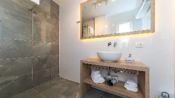 4-Bedroom Villa with Heated Pool in Kaštel Gomilica