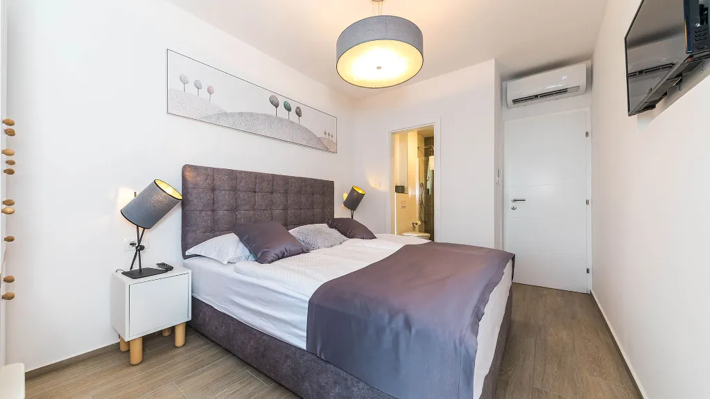 4-Bedroom Villa with Heated Pool in Kaštel Gomilica