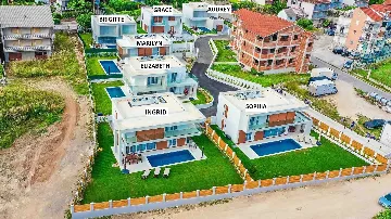 4-Bedroom Villa with Heated Pool in Kaštel Gomilica