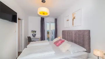 4-Bedroom Villa with Heated Pool in Kaštel Gomilica