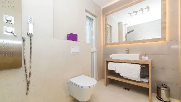 4-Bedroom Villa with Heated Pool in Kaštel Gomilica