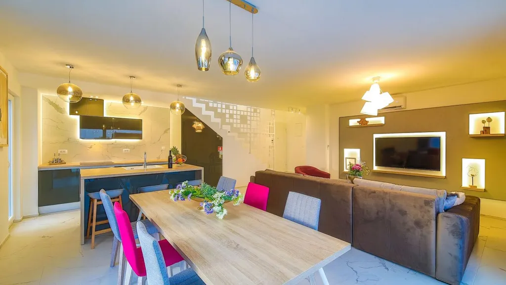 4-Bedroom Villa with Heated Pool in Kaštel Gomilica